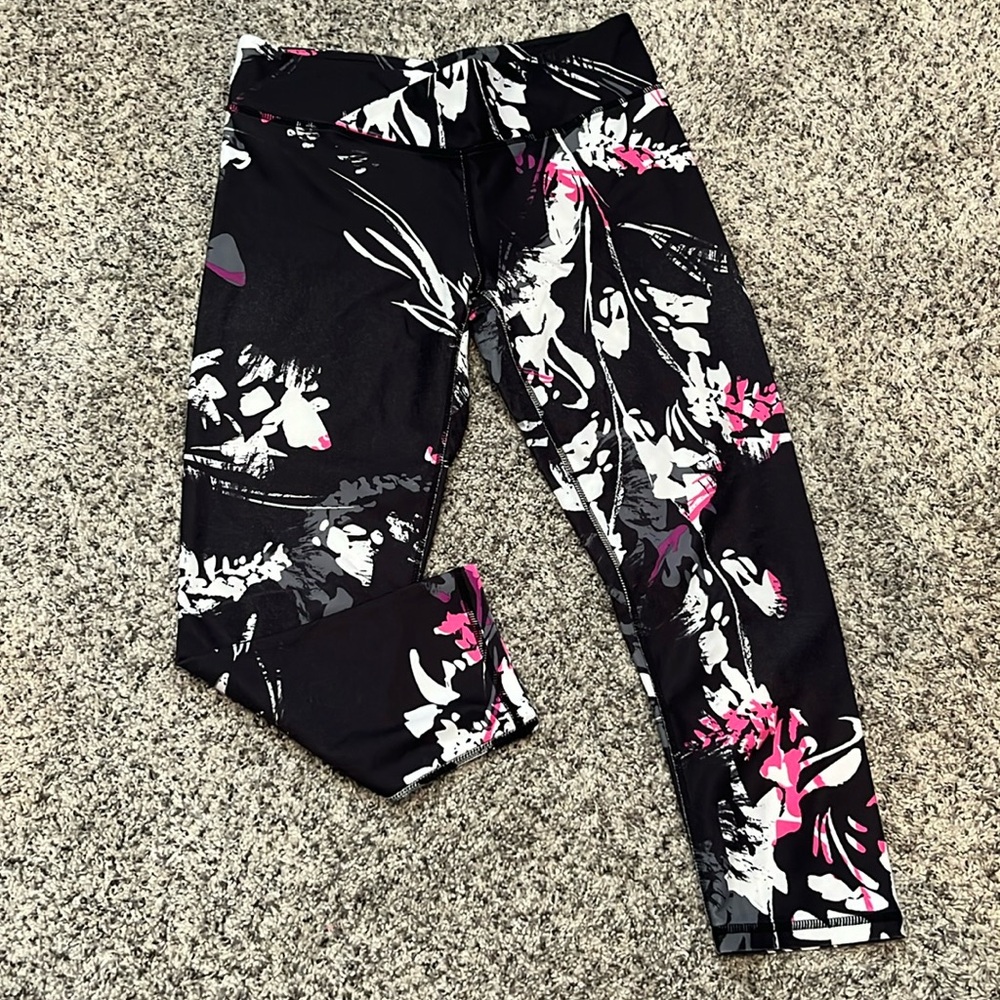 Fabletics cropped leggings